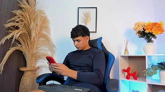 Snapshot of Thiago_Connor21 chatting on 04/05/26, 08:28 Thiago Connor21 online show from 04/05/26, 08:28