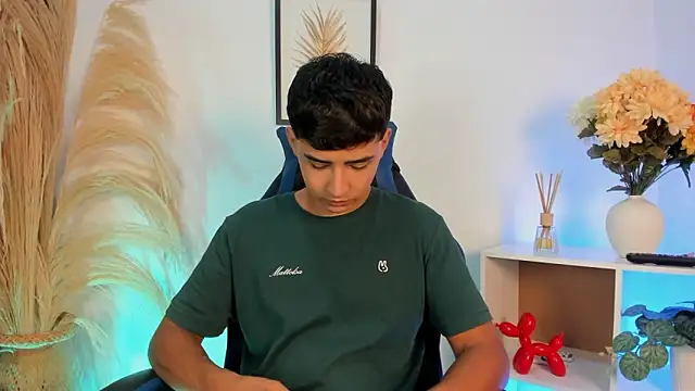 Snapshot of Thiago_Connor21 chatting on 04/21/26, 11:40 Thiago Connor21 online show from 04/21/26, 11:40