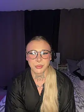 Snapshot of Kimberly-sweety chatting on 10/15/25, 07:25 Kimberly-sweety online show from 10/15/25, 07:25