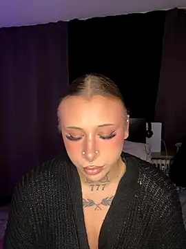 Snapshot of Kimberly-sweety chatting on 10/19/25, 07:03 Kimberly-sweety online show from 10/19/25, 07:03