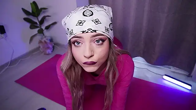 Snapshot of Dahliacruzz chatting on 11/30/25, 08:40 Dahliacruzz online show from 11/30/25, 08:40