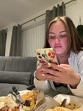 lolabeara online show from 04/11/26, 09:52