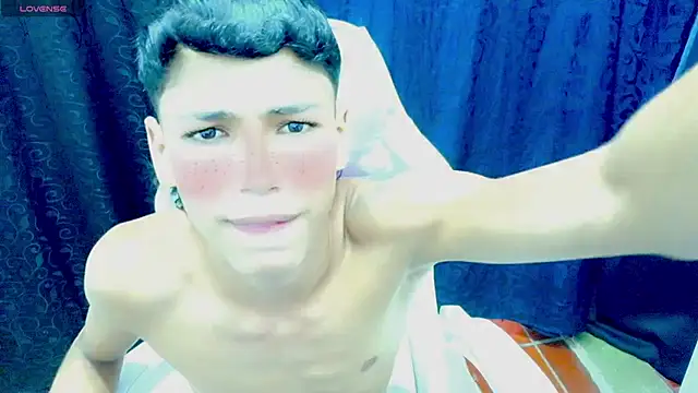 Snapshot of Im_david02 chatting on 11/02/25, 09:39 Im david02 online show from 11/02/25, 09:39