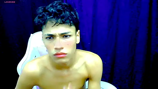 Snapshot of Im_david02 chatting on 11/12/25, 01:11 Im david02 online show from 11/12/25, 01:11