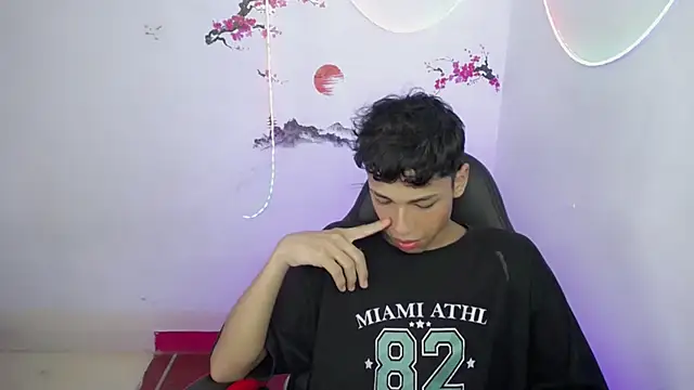 Snapshot of Im_david02 chatting on 11/15/25, 12:56 Im david02 online show from 11/15/25, 12:56