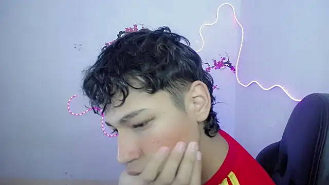 Snapshot of Im_david02 chatting on 11/21/25, 12:48 Im david02 online show from 11/21/25, 12:48