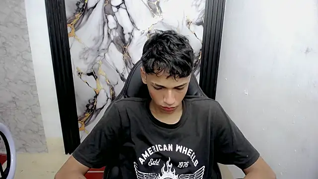 Snapshot of Im_david02 chatting on 11/29/25, 01:14 Im david02 online show from 11/29/25, 01:14