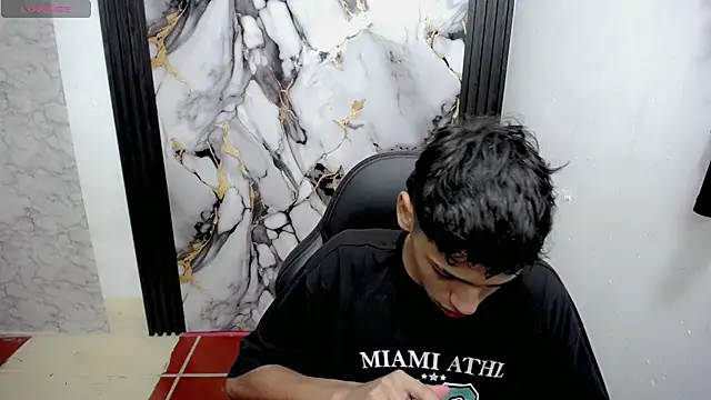 Snapshot of Im_david02 chatting on 12/05/25, 01:42 Im david02 online show from 12/05/25, 01:42