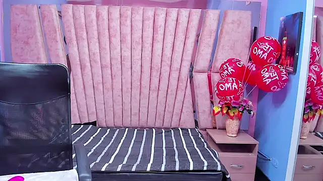 Snapshot of sarah_sweett_ chatting on 12/21/25, 03:08 sarah sweett online show from 12/21/25, 03:08