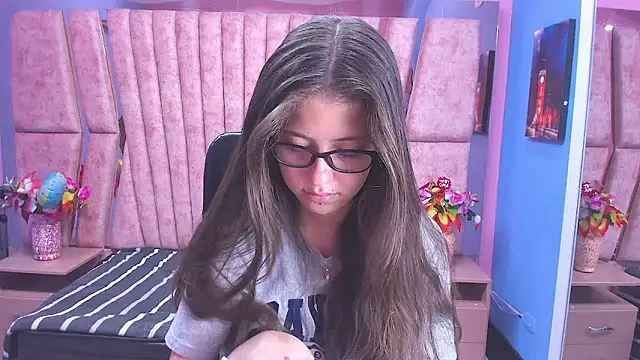 Snapshot of sarah_sweett_ chatting on 01/14/26, 02:33 sarah sweett online show from 01/14/26, 02:33