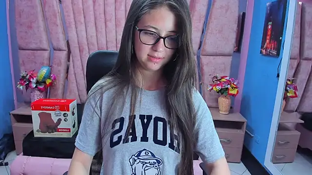 Snapshot of sarah_sweett_ chatting on 03/17/26, 03:04 sarah sweett online show from 03/17/26, 03:04