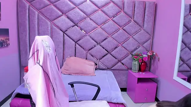 Snapshot of sarah_sweett_ chatting on 04/08/26, 02:50 sarah sweett online show from 04/08/26, 02:50