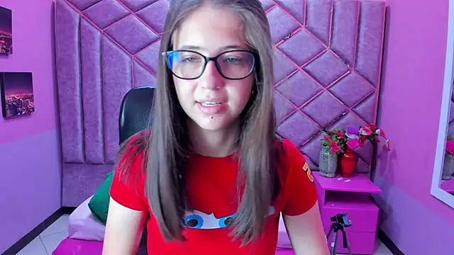 Snapshot of sarah_sweett_ chatting on 04/11/26, 02:54 sarah sweett online show from 04/11/26, 02:54