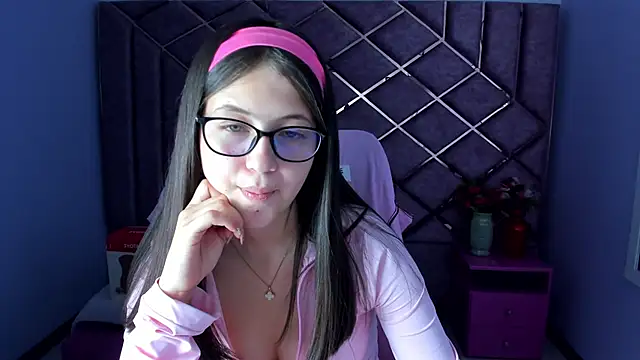 Snapshot of sarah_sweett_ chatting on 04/30/26, 02:12 sarah sweett online show from 04/30/26, 02:12