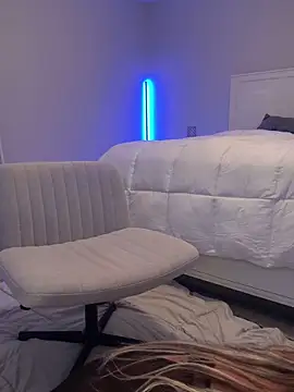 Snapshot of privateplaymilf chatting on 11/14/25, 05:28 privateplaymilf online show from 11/14/25, 05:28