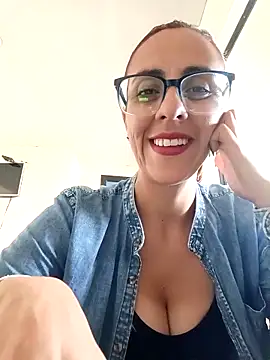 Jade 1-9 online show from 11/17/25, 06:14