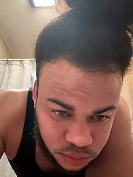 familia0210 online show from 10/17/25, 04:04