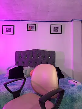 Snapshot of mitschellfox21 chatting on 10/05/25, 03:16 mitschellfox21 online show from 10/05/25, 03:16