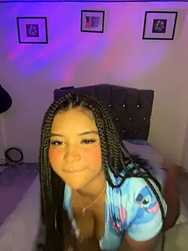 Snapshot of mitschellfox21 chatting on 10/22/25, 04:24 mitschellfox21 online show from 10/22/25, 04:24