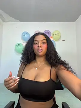 Snapshot of mitschellfox21 chatting on 11/05/25, 03:28 mitschellfox21 online show from 11/05/25, 03:28