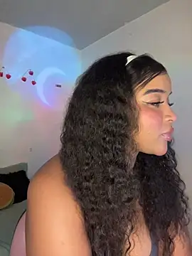 Snapshot of mitschellfox21 chatting on 11/08/25, 11:14 mitschellfox21 online show from 11/08/25, 11:14