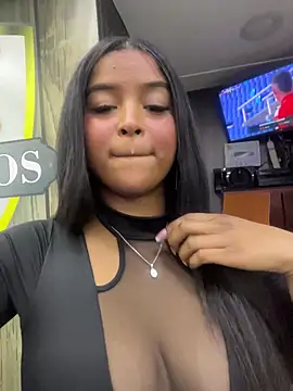 Snapshot of mitschellfox21 chatting on 11/16/25, 10:04 mitschellfox21 online show from 11/16/25, 10:04