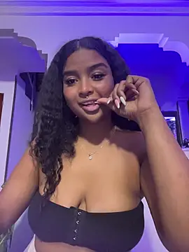 Snapshot of mitschellfox21 chatting on 11/27/25, 02:24 mitschellfox21 online show from 11/27/25, 02:24