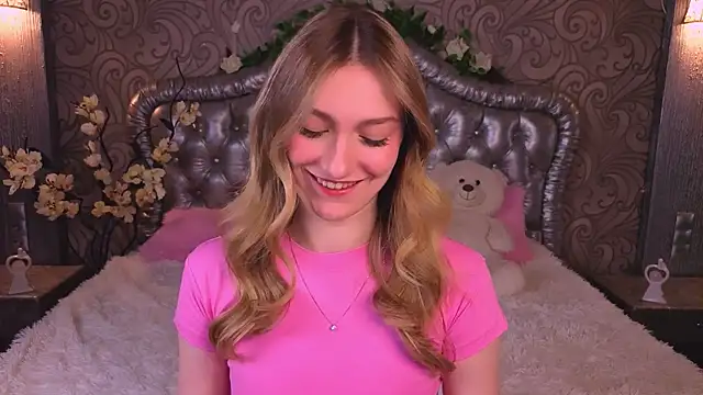 Snapshot of AngelAnabelle chatting on 03/07/26, 08:39 AngelAnabelle online show from 03/07/26, 08:39