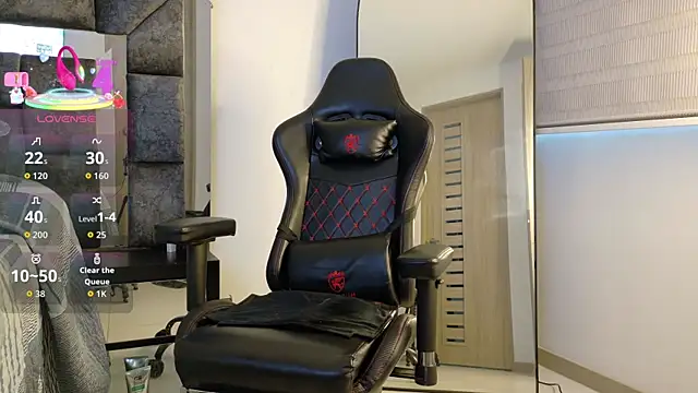 johnjaguar1  online show from 10/05/25, 01:09