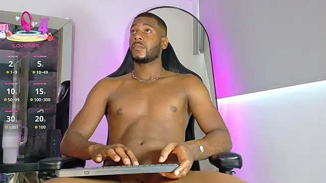 Snapshot of johnjaguar1_ chatting on 04/12/26, 04:56 johnjaguar1 online show from 04/12/26, 04:56