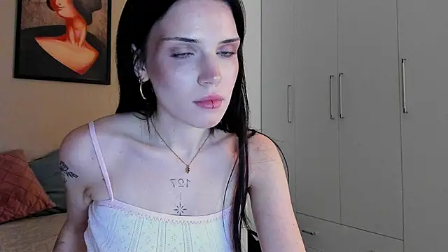 Snapshot of LuminaryLuxe chatting on 10/12/25, 01:32 LuminaryLuxe online show from 10/12/25, 01:32