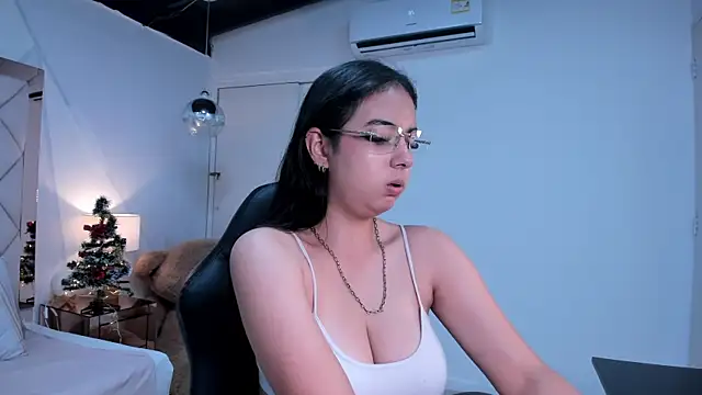 maddie greyy online show from 11/25/25, 04:07