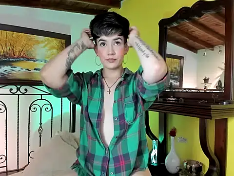 Snapshot of Zulyhenao chatting on 10/28/25, 03:21 Zulyhenao online show from 10/28/25, 03:21