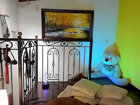 Snapshot of Zulyhenao chatting on 11/24/25, 02:33 Zulyhenao online show from 11/24/25, 02:33