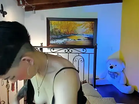 Snapshot of Zulyhenao chatting on 11/27/25, 11:34 Zulyhenao online show from 11/27/25, 11:34