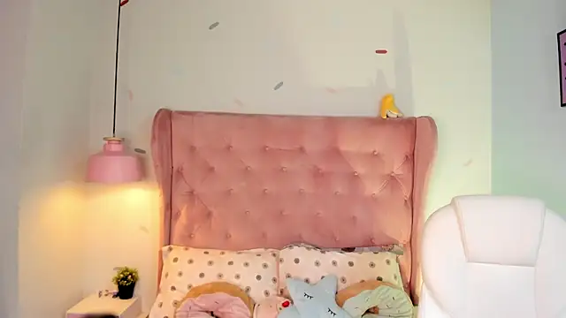 Snapshot of Vanelope_evanss chatting on 11/15/25, 12:56 Vanelope evanss online show from 11/15/25, 12:56