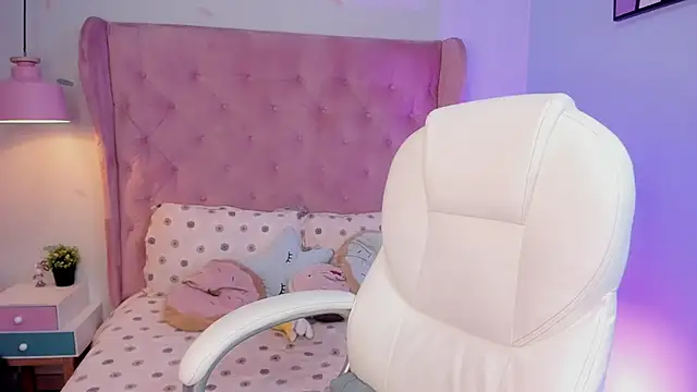 Snapshot of Vanelope_evanss chatting on 11/21/25, 12:37 Vanelope evanss online show from 11/21/25, 12:37