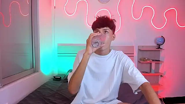 luccas ferreira online show from 11/08/25, 07:12