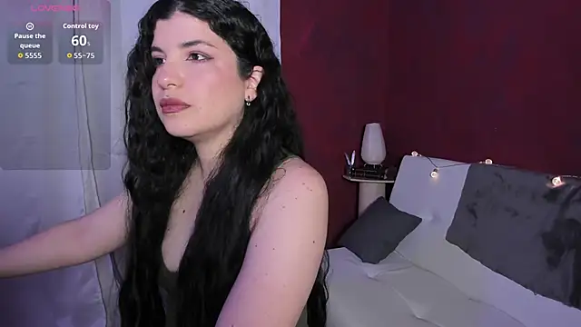 Snapshot of beyondsteel_ chatting on 10/18/25, 01:19 beyondsteel online show from 10/18/25, 01:19