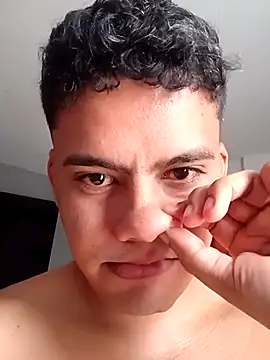 Snapshot of luigidickk chatting on 10/20/25, 01:11 luigidickk online show from 10/20/25, 01:11