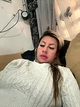 Snapshot of GisellTorres36 chatting on 11/17/25, 06:35 GisellTorres36 online show from 11/17/25, 06:35