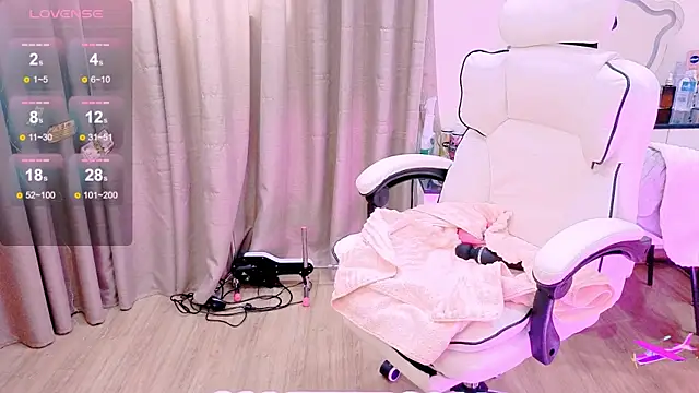 Snapshot of _Aria_Moonie chatting on 10/29/25, 02:58 Aria Moonie online show from 10/29/25, 02:58