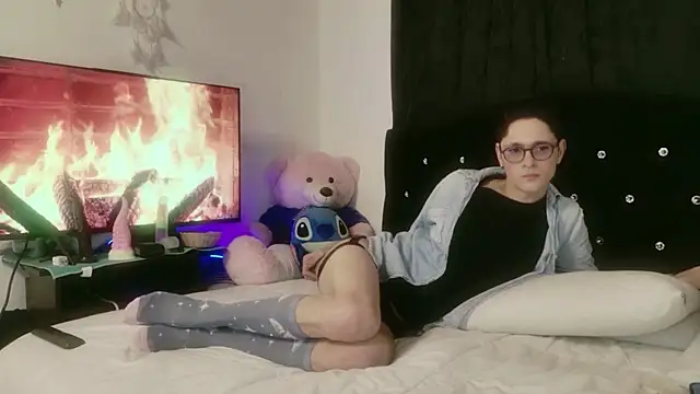 Tyler cat online show from 10/21/25, 11:22