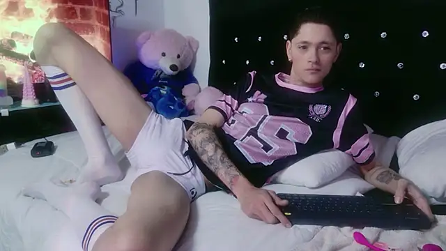 Tyler cat online show from 11/10/25, 01:43