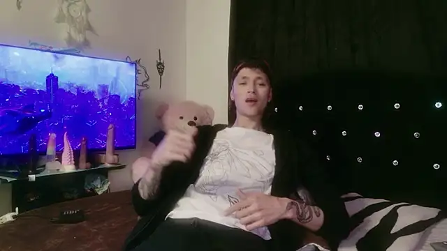 Tyler cat online show from 11/29/25, 01:08