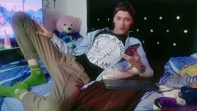 Tyler cat online show from 12/17/25, 03:29