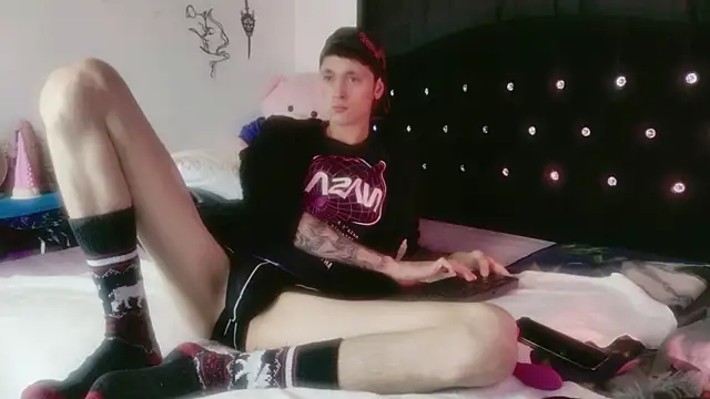 Snapshot of Tyler_cat chatting on 03/27/26, 01:22 Tyler cat online show from 03/27/26, 01:22