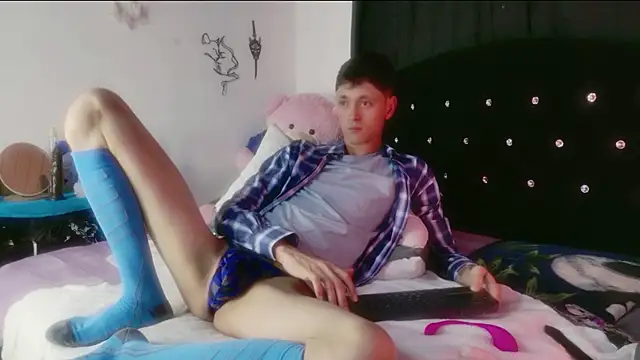 Snapshot of Tyler_cat chatting on 03/29/26, 02:33 Tyler cat online show from 03/29/26, 02:33