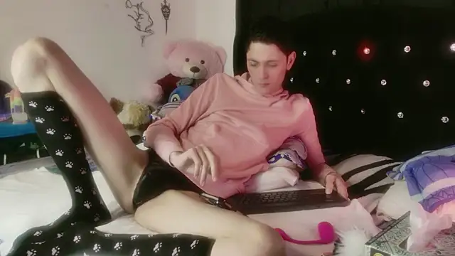 Snapshot of Tyler_cat chatting on 04/18/26, 02:10 Tyler cat online show from 04/18/26, 02:10