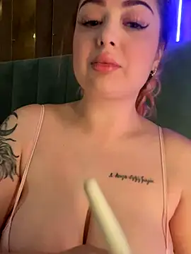 KellyMoors online show from 12/04/25, 01:15